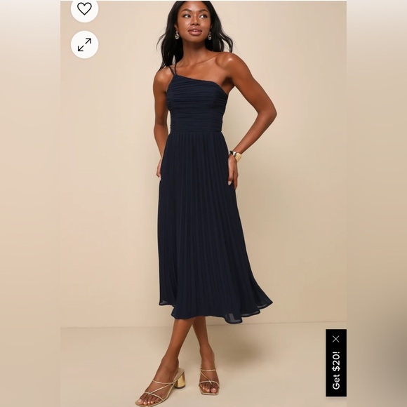 Lulus Dresses & Skirts - Lulus Women’s Pleated Asymmetrical Dress